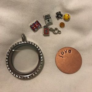 3/$15💠 Sh Brand Charm Necklace Pendant